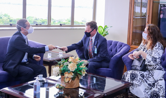 Leia mais sobre o artigo TRF4 recebe visita de presidente da Escola Superior de Direito Tributário (29/09/2021)