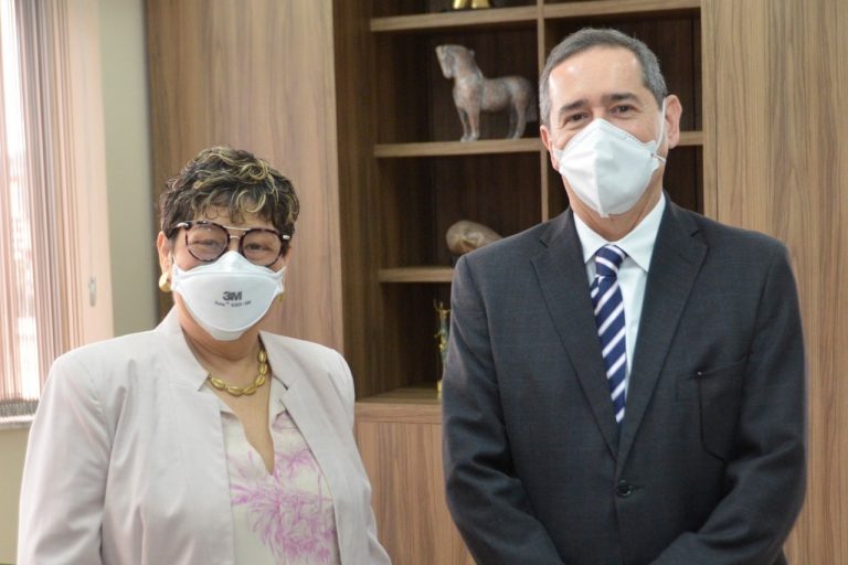 Leia mais sobre o artigo Presidente do Tribunal visita TRT4 (10/09/2021)