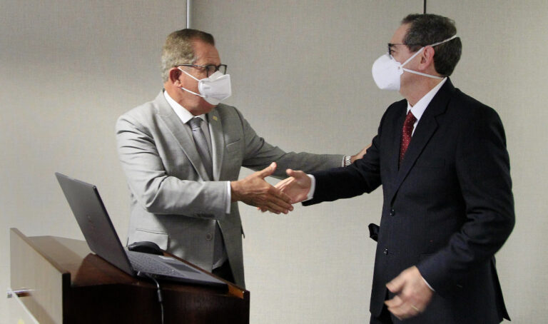 Leia mais sobre o artigo STJ e CJF firmam acordos de cooperação técnica com o TRF4 para nova cessão de uso do SEI (28/09/2021)