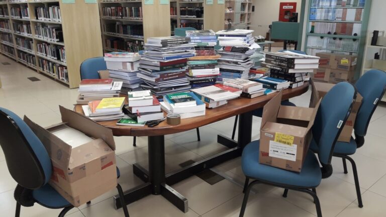 Leia mais sobre o artigo Biblioteca do TRF4 participa de campanha de doação de livros (08/10/2021)