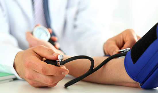 Leia mais sobre o artigo Médico e influenciador digital não pode ser fiscalizado por atividades extraprofissionais (12/05/2022)