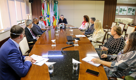 Leia mais sobre o artigo Presidente e procurador-chefe do ICMBio vêm ao TRF4 apresentar projeto para cumprimento de decisões judiciais (25/05/2022)