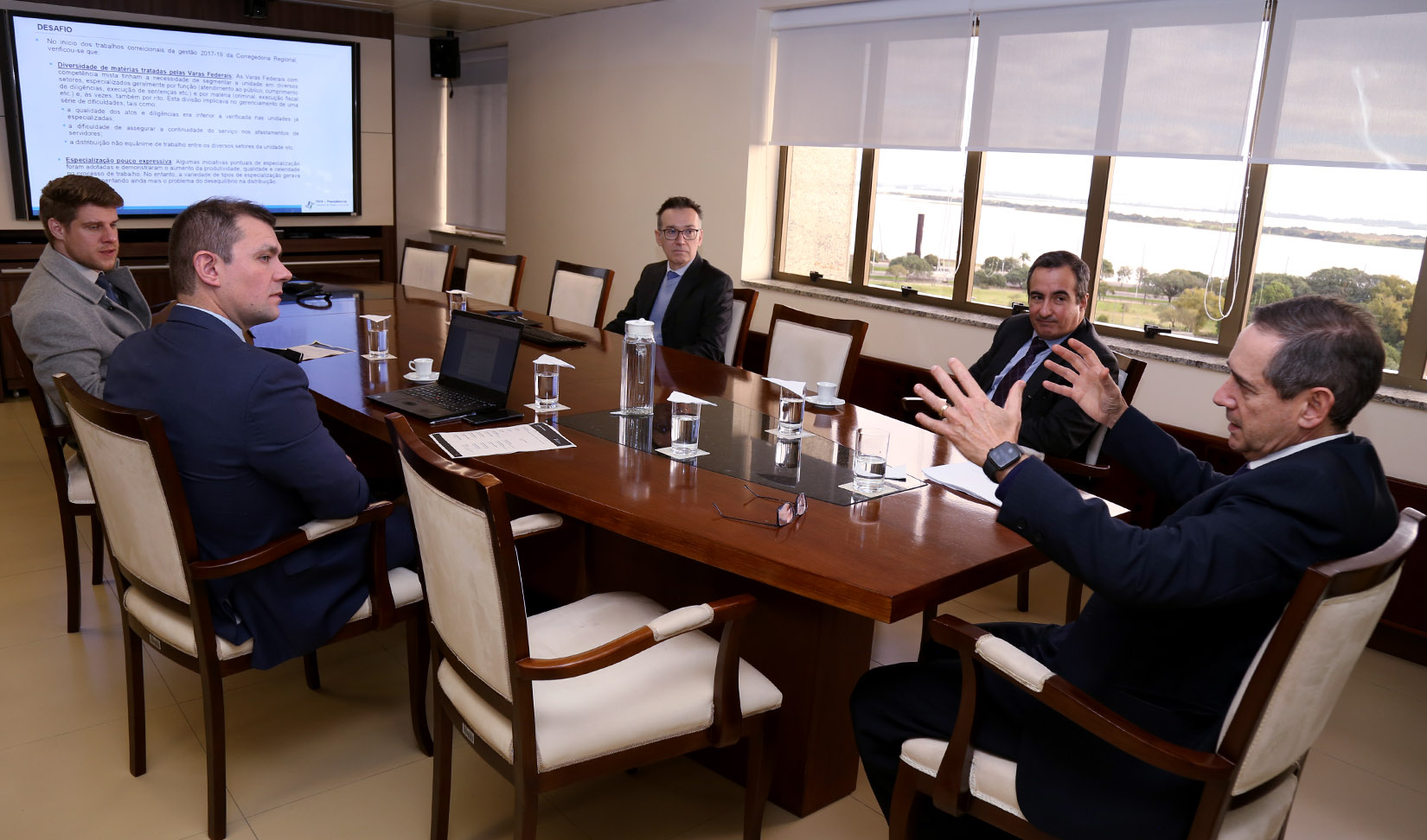 No momento, você está visualizando Tribunal apresenta projeto que equalizou processos entre as varas (03/06/2022)