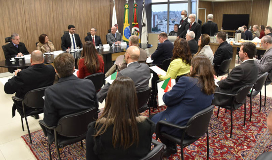 Leia mais sobre o artigo Presidentes de tribunais gaúchos participam de encontro para promover ações conjuntas (02/06/2022)