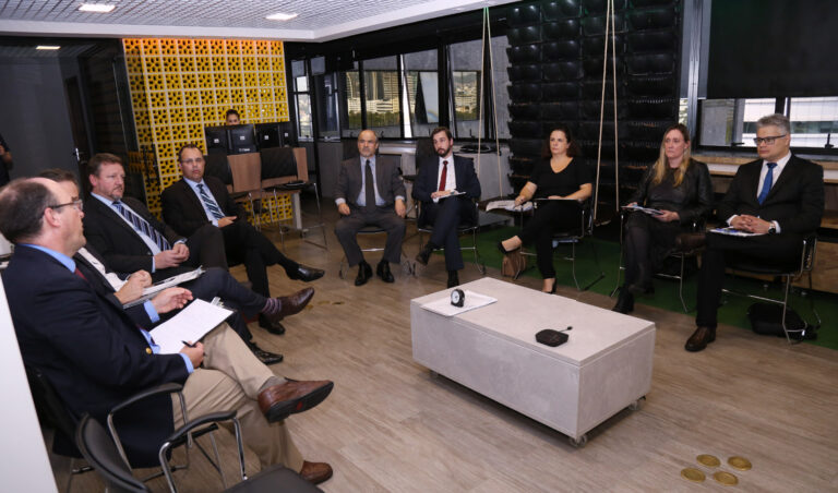 Leia mais sobre o artigo Reunião da Corregedoria debate alterações nas competências de Varas Federais da 4ª Região (11/07/2022)