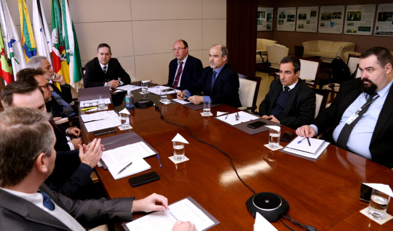 Leia mais sobre o artigo Equipes do TRF4 e TJSC realizam reunião para tratar sobre o eproc (13/07/2022)