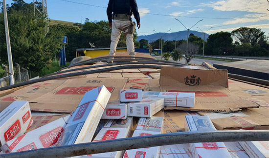 Leia mais sobre o artigo Confirmada condenação de homem flagrado com 850 maços de cigarro paraguaios (04/07/2022)