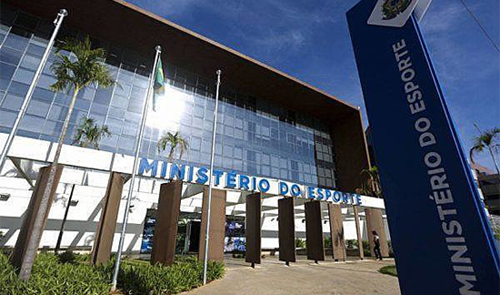 Leia mais sobre o artigo TRF4 confirma legalidade de demissão de ex-secretário de esporte educacional (25/08/2022)