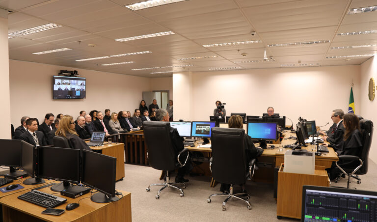 Leia mais sobre o artigo Ato solene marca a primeira sessão da 12ª Turma do TRF da 4ª Região no Paraná (06/09/2022)