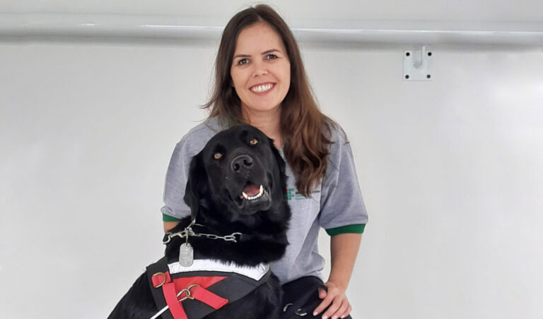 Leia mais sobre o artigo Justiça Federal em Caxias do Sul tem uma funcionária diferenciada: o cão-guia Ingá (21/09/2022)