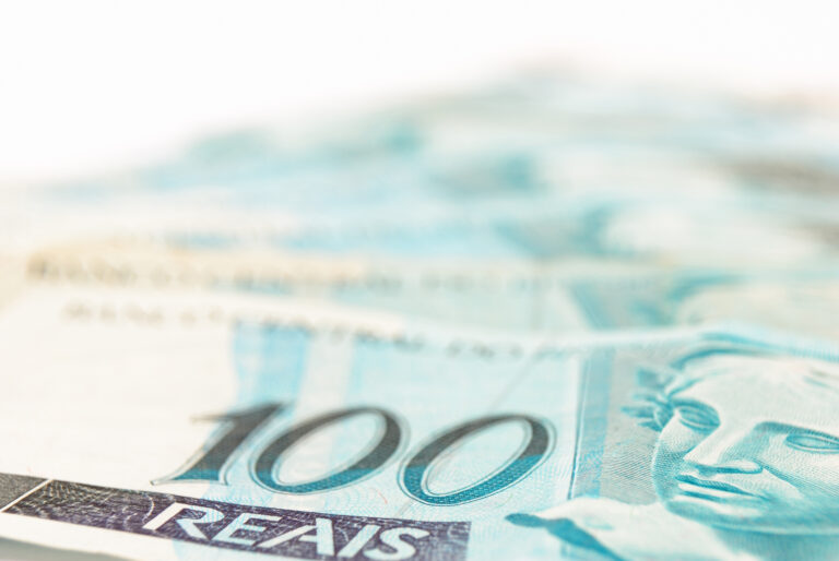 Leia mais sobre o artigo Organização criminosa voltada à fabricação e distribuição de moeda falsa é condenada (13/09/2022)