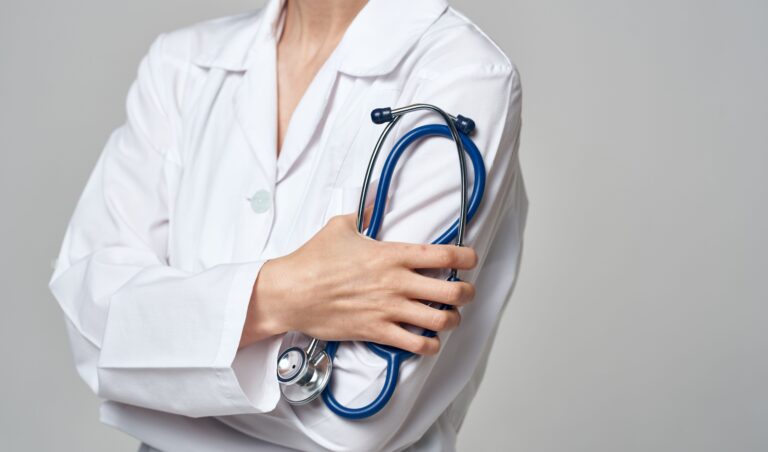 Leia mais sobre o artigo Médica garante na justiça direito de inscrição no Conselho Regional de Medicina pós Revalida (21/10/2022)
