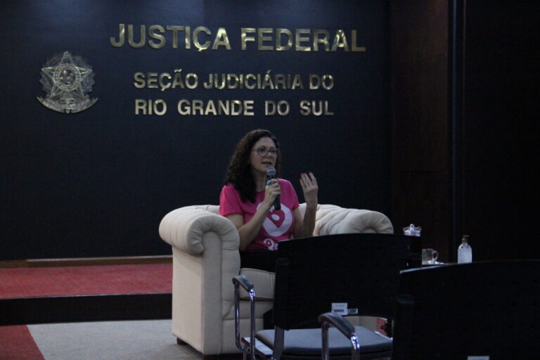 Leia mais sobre o artigo ‘Quem procura, cura’ é a mensagem que resume palestra sobre câncer de mama (20/10/2022)