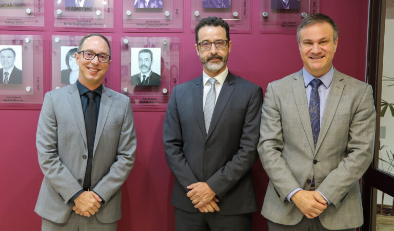Leia mais sobre o artigo JFPR inaugura retratos de diretores do Foro e Administrativo da Gestão biênio 2019/2021 (08/11/2022)