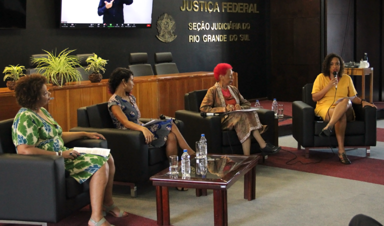 Leia mais sobre o artigo Petronilha Silva é homenageada por atuar na construção das bases da educação antirracista (21/11/2022)