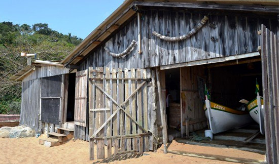 Leia mais sobre o artigo Rancho de pesca construído em área de proteção ambiental em Garopaba (SC) deve ser demolido (26/01/2023)