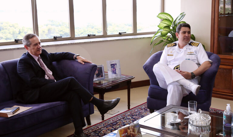Leia mais sobre o artigo Presidente recebe comandante da Capitania dos Portos de Porto Alegre (09/02/2023)