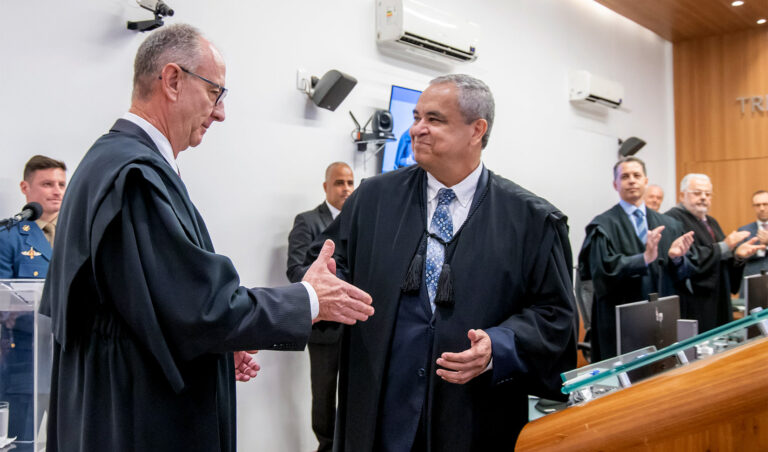 Leia mais sobre o artigo Desembargador Ogê Muniz toma posse no TRE-SC  (07/02/2023)