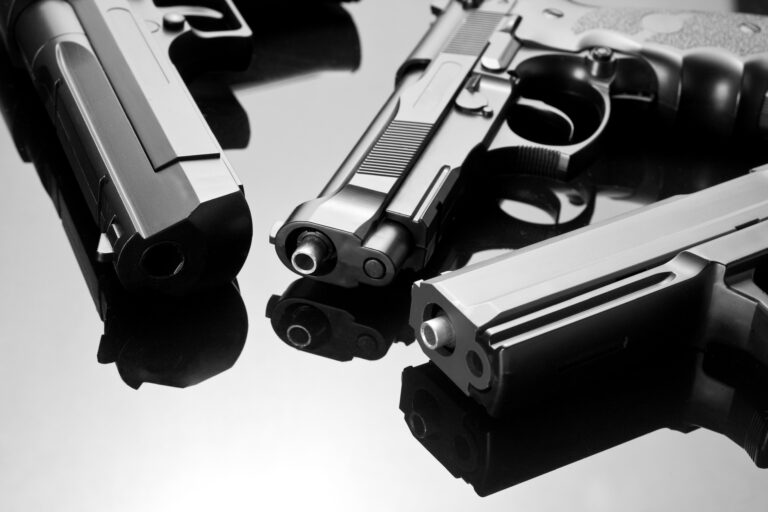Leia mais sobre o artigo Mulher presa com pistolas e carregadores é condenada por tráfico internacional de armas (28/02/2023)