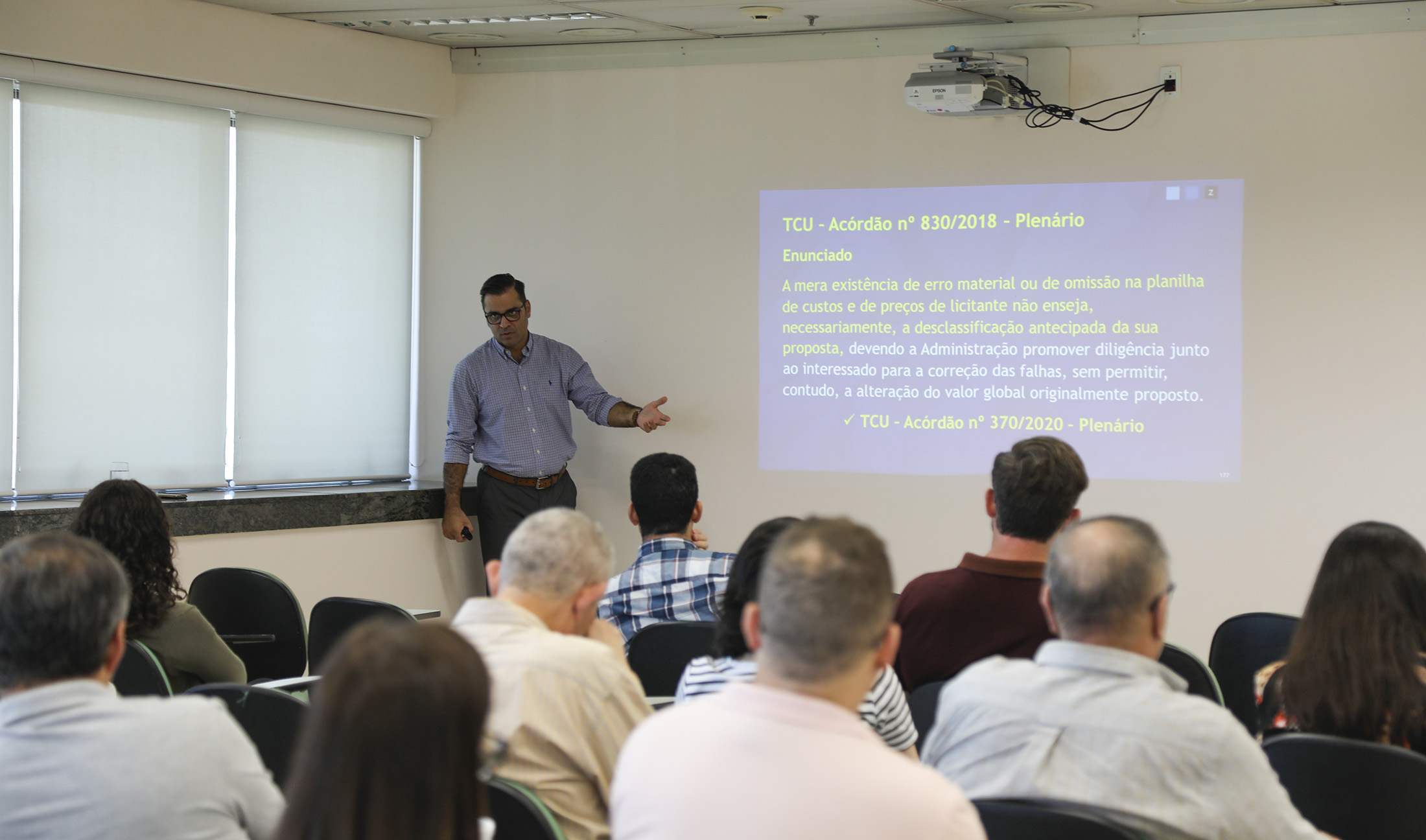 No momento, você está visualizando Servidores do SJPR participam de curso sobre nova Lei de Licitações (21/03/2023)