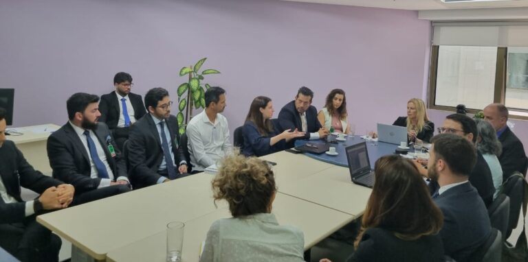Leia mais sobre o artigo Coordenadora de Conciliação da 4ª Região visita novo ambiente do Cejuscon de SC (02/03/2023)