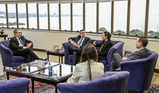 Leia mais sobre o artigo Procuradoria-Geral da União visita o presidente do TRF4 (21/03/2023)