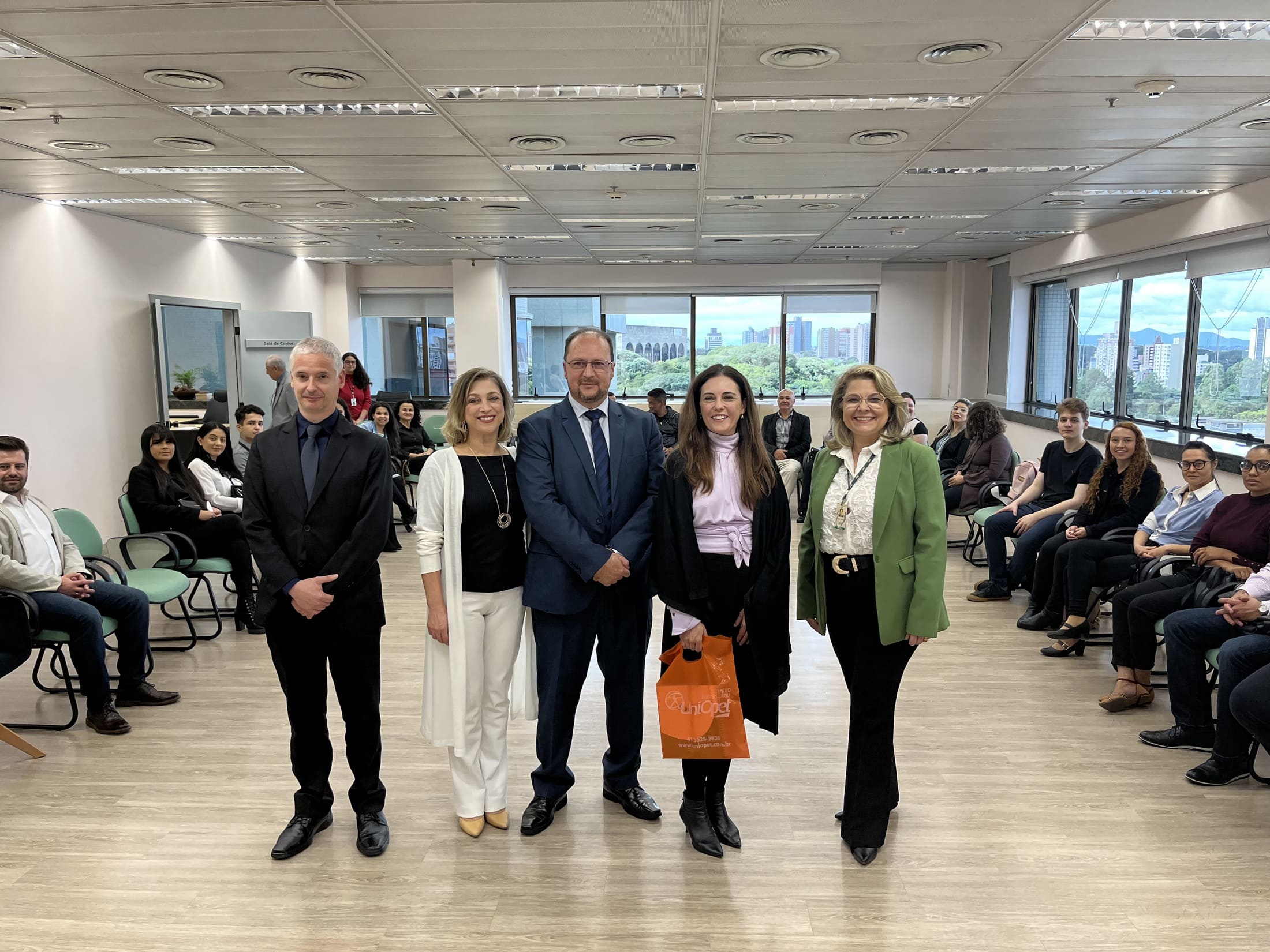 No momento, você está visualizando JFPR em Curitiba recebe visita de acadêmicos de Direito (27/04/2023)