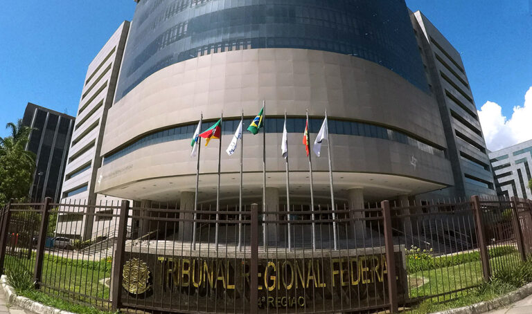 Leia mais sobre o artigo Foto em rede social e depoimentos testemunhais comprovam união estável (26/04/2023)