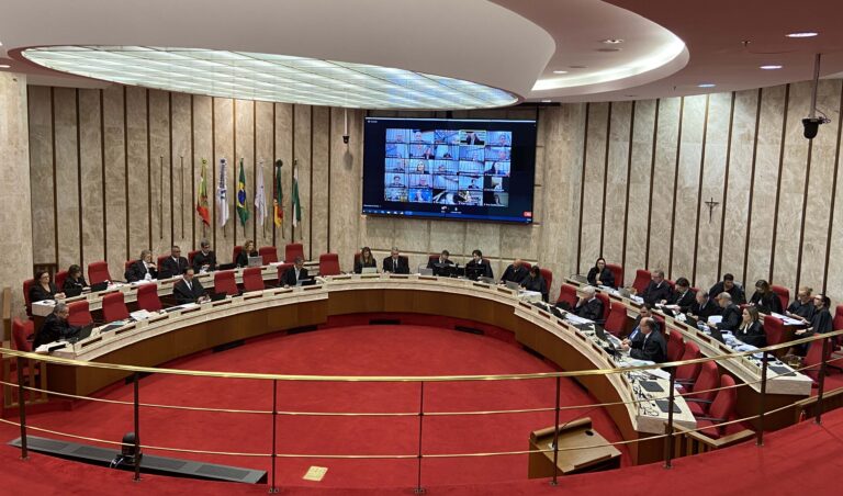 Leia mais sobre o artigo TRF4 promove 13 juízes federais substitutos à titularidade (13/04/2023)