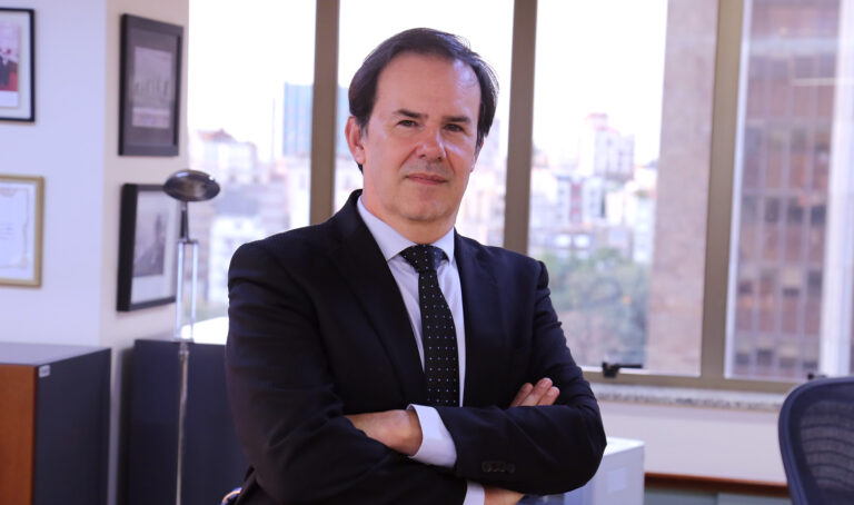 Leia mais sobre o artigo Desembargador Fernando Quadros da Silva é eleito presidente do TRF4 (13/04/2023)