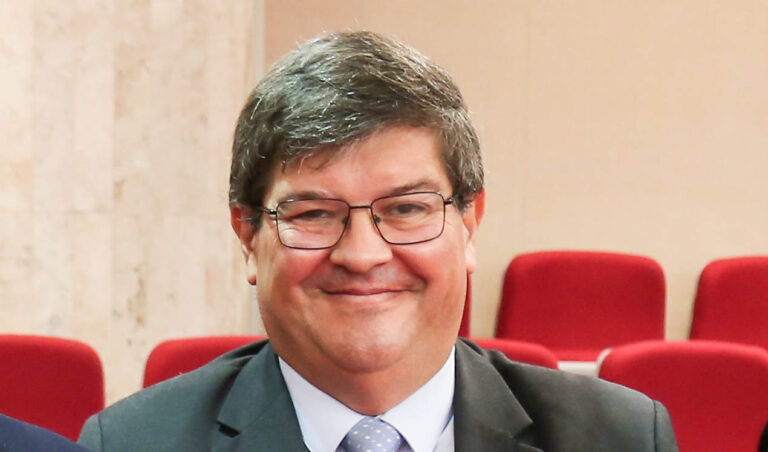 Leia mais sobre o artigo Juiz federal Marcos Roberto Araújo dos Santos assumirá vaga deixada por Marga Tessler (13/04/2023)