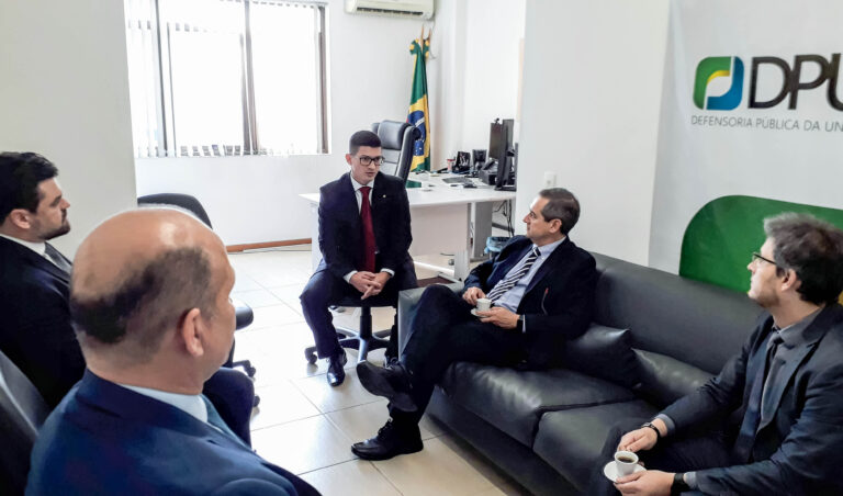 Leia mais sobre o artigo Presidente visita DPU em Porto Alegre (28/04/2023)