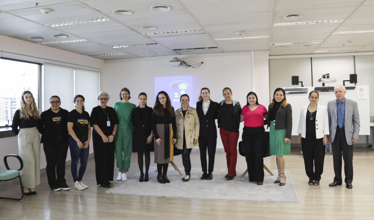 Leia mais sobre o artigo Justiça Federal em Curitiba recebe visita de alunas e professoras do curso de Criminologia (30/05/2023)