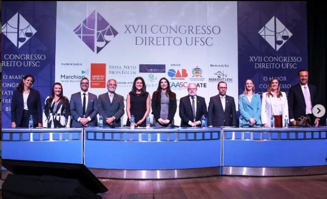 Leia mais sobre o artigo Diretora do Foro participa de abertura do 17º Congresso de Direito UFSC (10/05/2023)