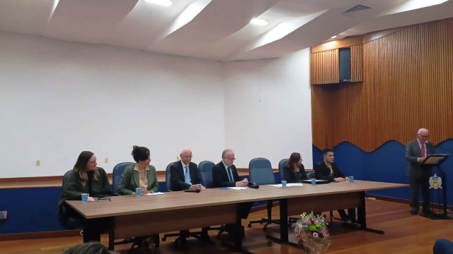 Leia mais sobre o artigo Diretora do Foro participa da posse da nova direção do CCJ (15/05/2023)