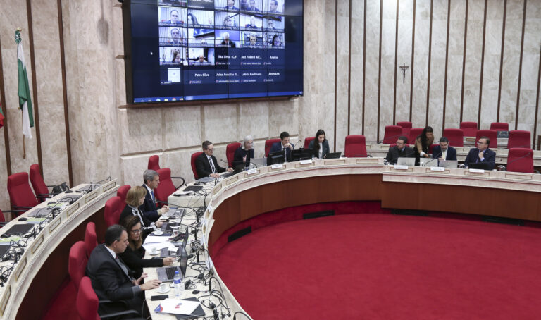 Leia mais sobre o artigo Integrantes do CJF fazem homenagem ao presidente do TRF4 (29/05/2023)