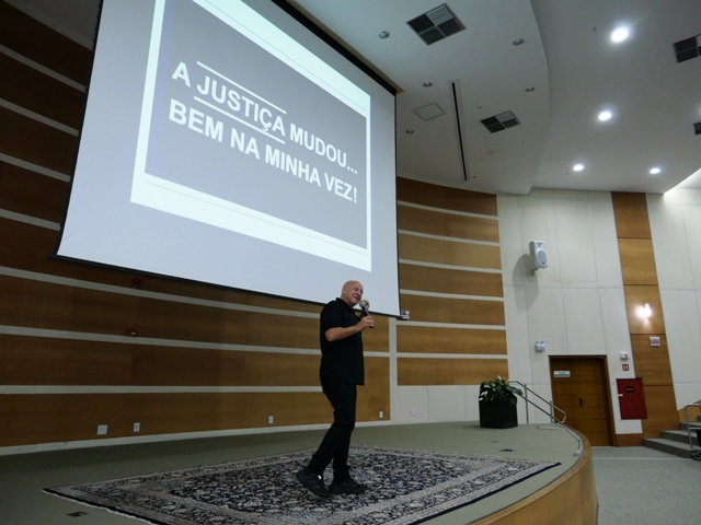 Leia mais sobre o artigo Palestra com Dado Schneider abre Encontro dos Diretores de Secretaria (15/06/2023)