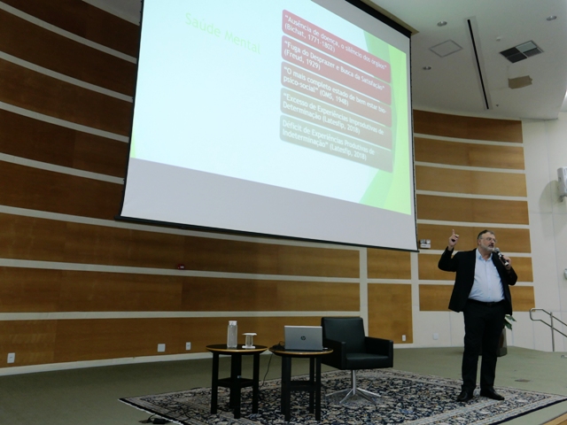 Leia mais sobre o artigo Christian Dunker fala sobre sofrimento no trabalho e síndrome de burnout (16/06/2023)