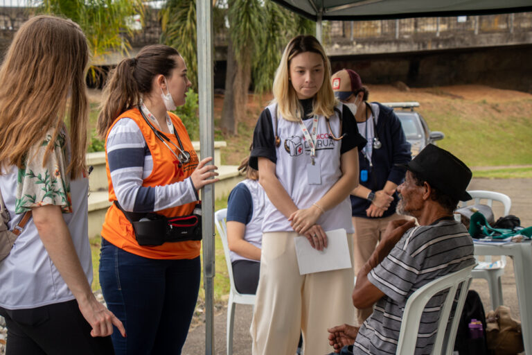 Leia mais sobre o artigo JFPR participa de ação itinerante para promoção dos direitos das pessoas em situação de rua (14/08/2023)
