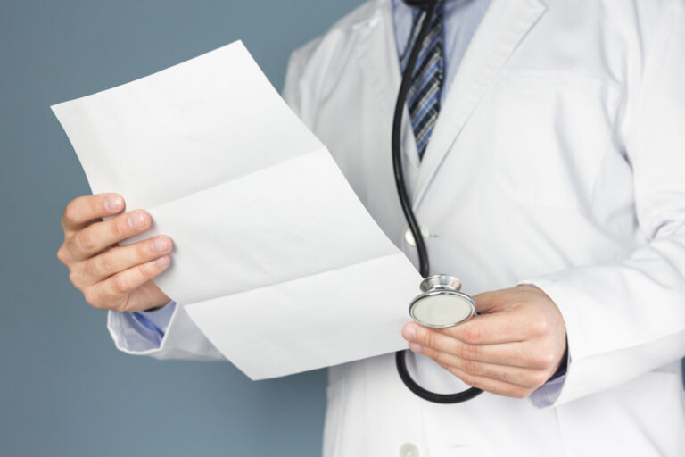 Leia mais sobre o artigo Justiça nega pedido de brasileiro formado no exterior a participar do programa Mais Médicos (22/08/2023)