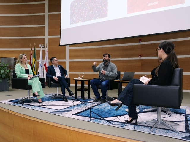 Leia mais sobre o artigo Palestra discute políticas públicas para a população de rua (23/08/2023)