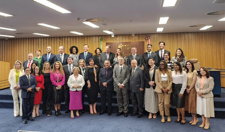 Leia mais sobre o artigo Ouvidores do TRF4 participam de reunião da Rede Nacional de Ouvidorias (29/08/2023)