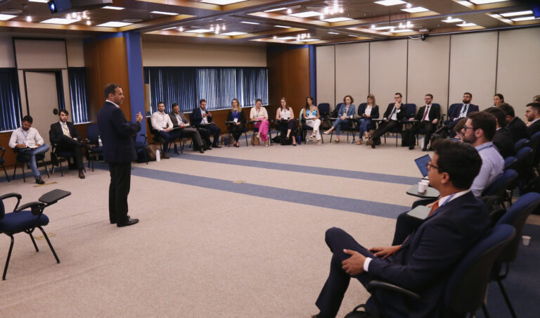 Leia mais sobre o artigo Curso de formação inicial reinicia com aulas sobre ética e filosofia (09/01/2024)