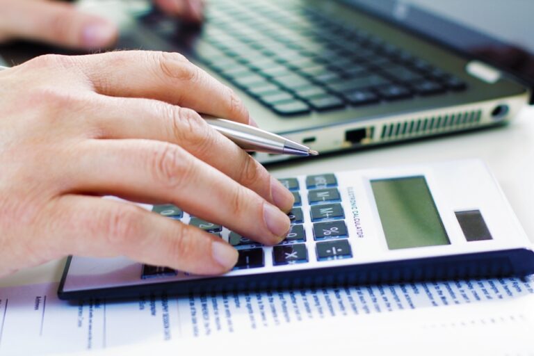 Leia mais sobre o artigo Sócios-administradores de empresa são condenados por sonegação fiscal e deverão pagar mais de R$ 27 milhões (12/01/2024)