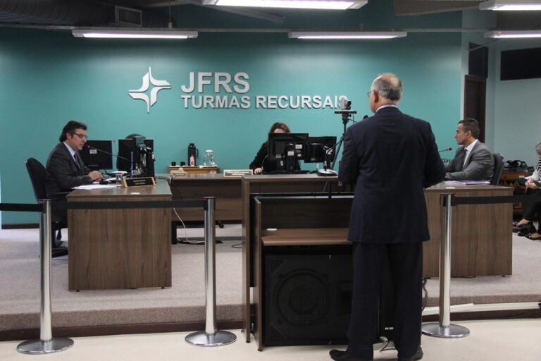 Leia mais sobre o artigo Turmas Recursais da JFRS completam 22 anos (12/01/2024)