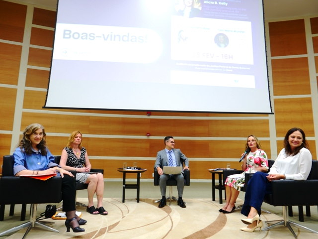 Leia mais sobre o artigo Evento com professoras dos EUA discute direitos das mulheres (29/02/2024)