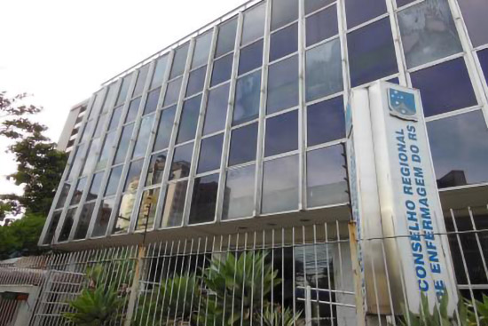 Leia mais sobre o artigo Funcionária-fantasma e dois diretores do Coren/RS são condenados por improbidade – prejuízo chega a R$ 425 mil (26/03/2024)