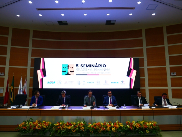 Leia mais sobre o artigo Auditório da JFSC recebe seminário Brasil-Alemanha sobre direitos reais e imobiliários (11/03/2024)