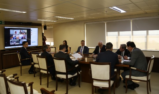Leia mais sobre o artigo Presidente do TRF4 recebe OAB para tratar de segurança digital (12/03/2024)