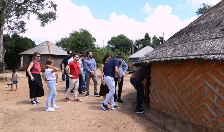 Leia mais sobre o artigo Juízes e juízas do Curso de Formação Inicial visitam comunidade indígena Mbyá-Guarani em Viamão (RS) (04/03/2024)